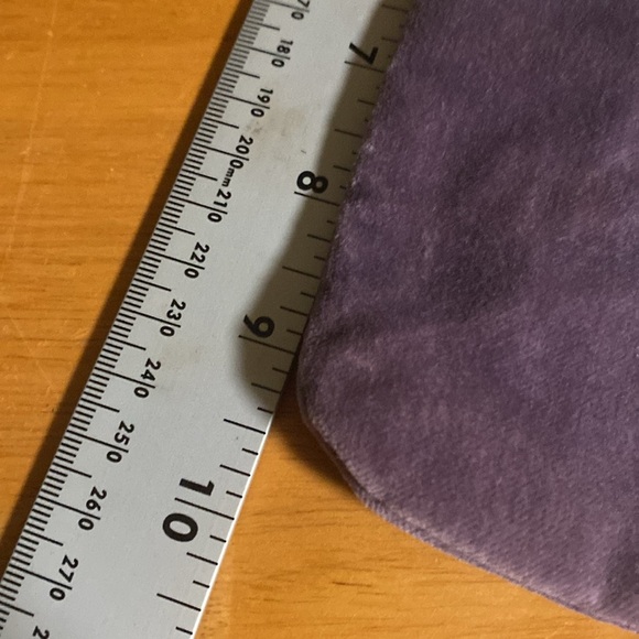 Gap velvet Kids lavender purse flaws the straps are peeling and on the side - Picture 6 of 9